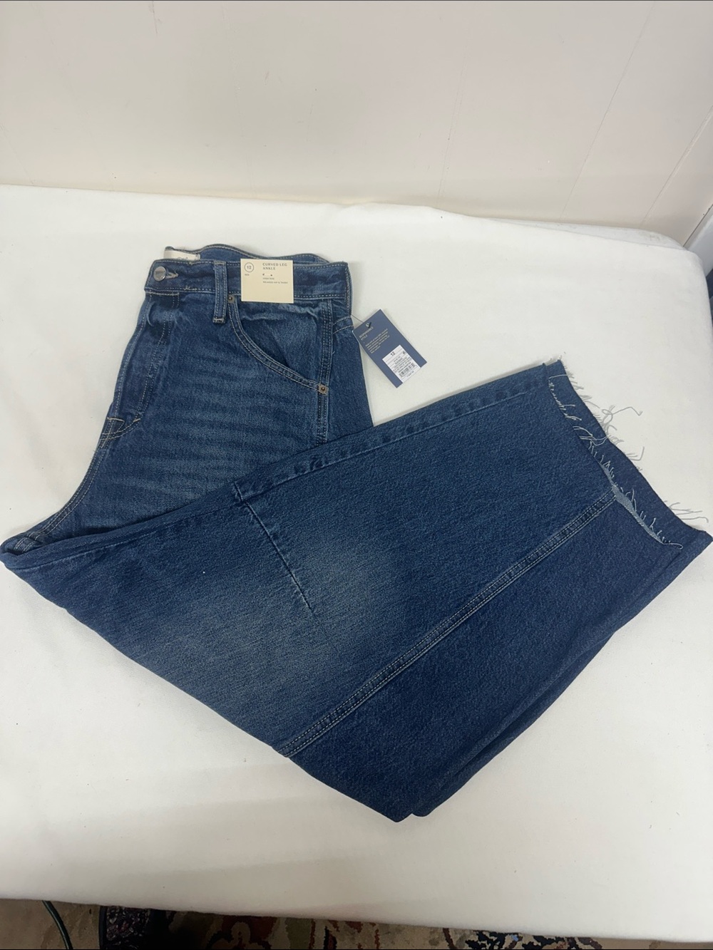Universal Thread Indigo Curved-Leg Ankle Jeans